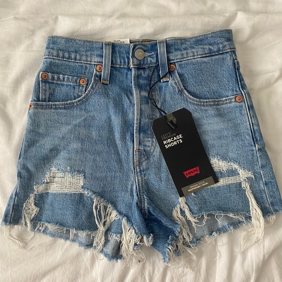 LEVI'S RIBCAGE WOMENS SHORTS- size 24 - Picture 1 of 4